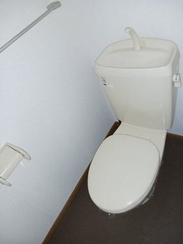 クレセント２１Ｃのトイレ|ゆったりとした空間のトイレです