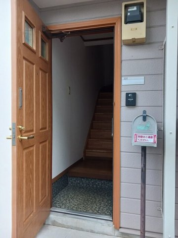 クレセント２１Ｃの玄関|収納もある玄関です