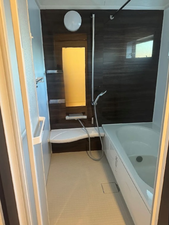 岸根町戸建の浴室