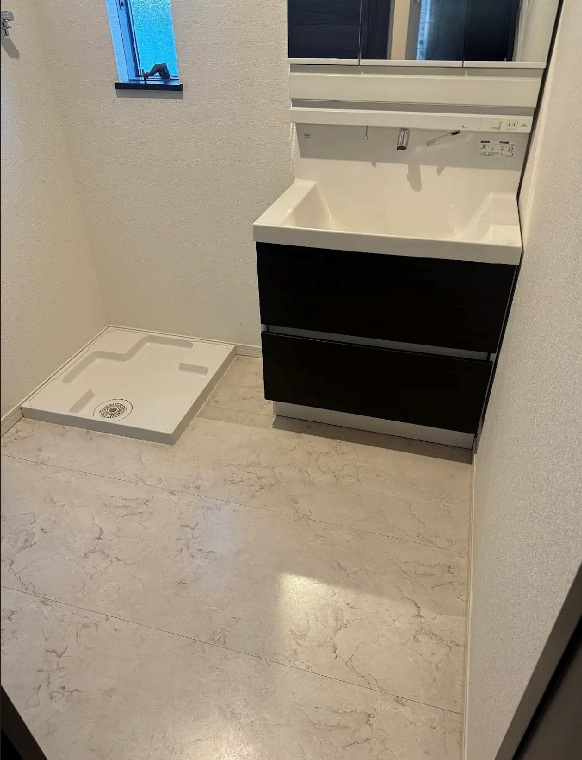 岸根町戸建の洗面所