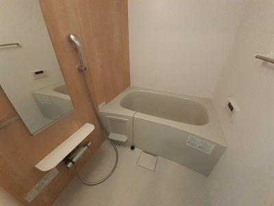 【浴室】 | アンダンテ郡津 | 落ち着いた空間のお風呂です