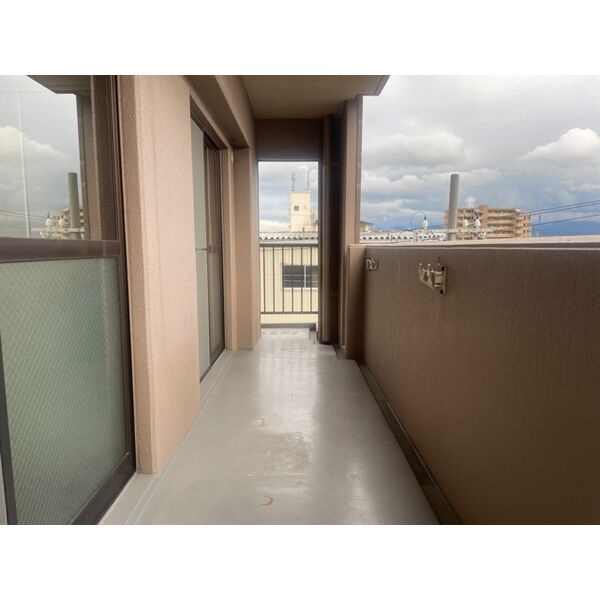 ロイヤルヴェール山下のバルコニー