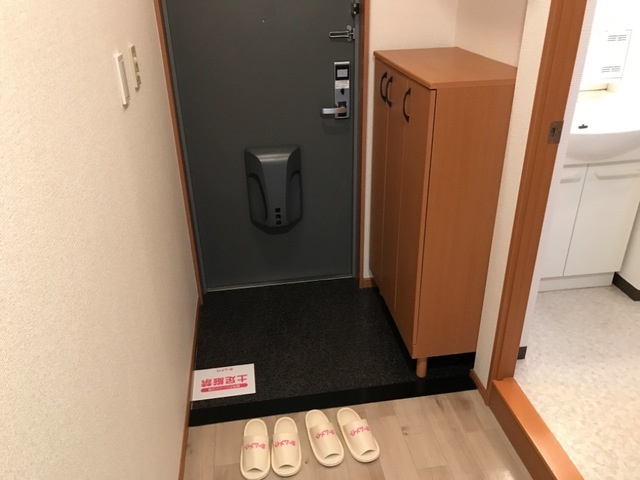 アダージュ ガーデンの玄関