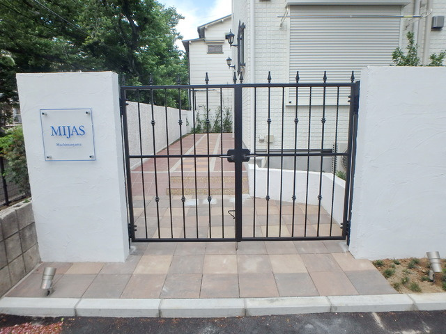 世田谷区八幡山３丁目のアパートのエントランス