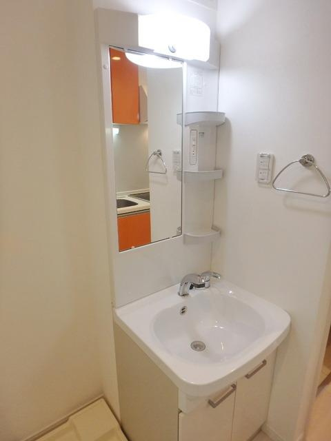 世田谷区八幡山３丁目のアパートの独立洗面台|※同シリーズ参照