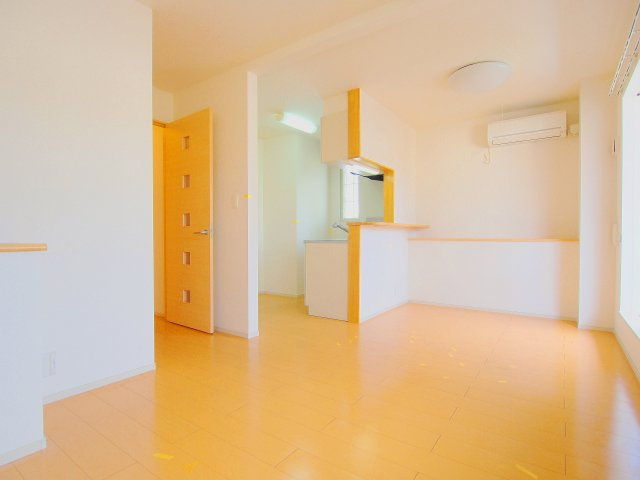 ノーブル　川内　Ⅲ番館の居間・リビング