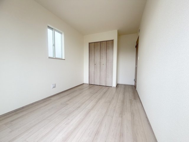 吉川市道庭1丁目　新築戸建　全1棟の洋室|クローゼットが付いた洋室6.21帖