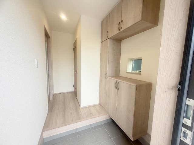 吉川市道庭1丁目　新築戸建　全1棟の玄関|玄関を開けて見える光景です