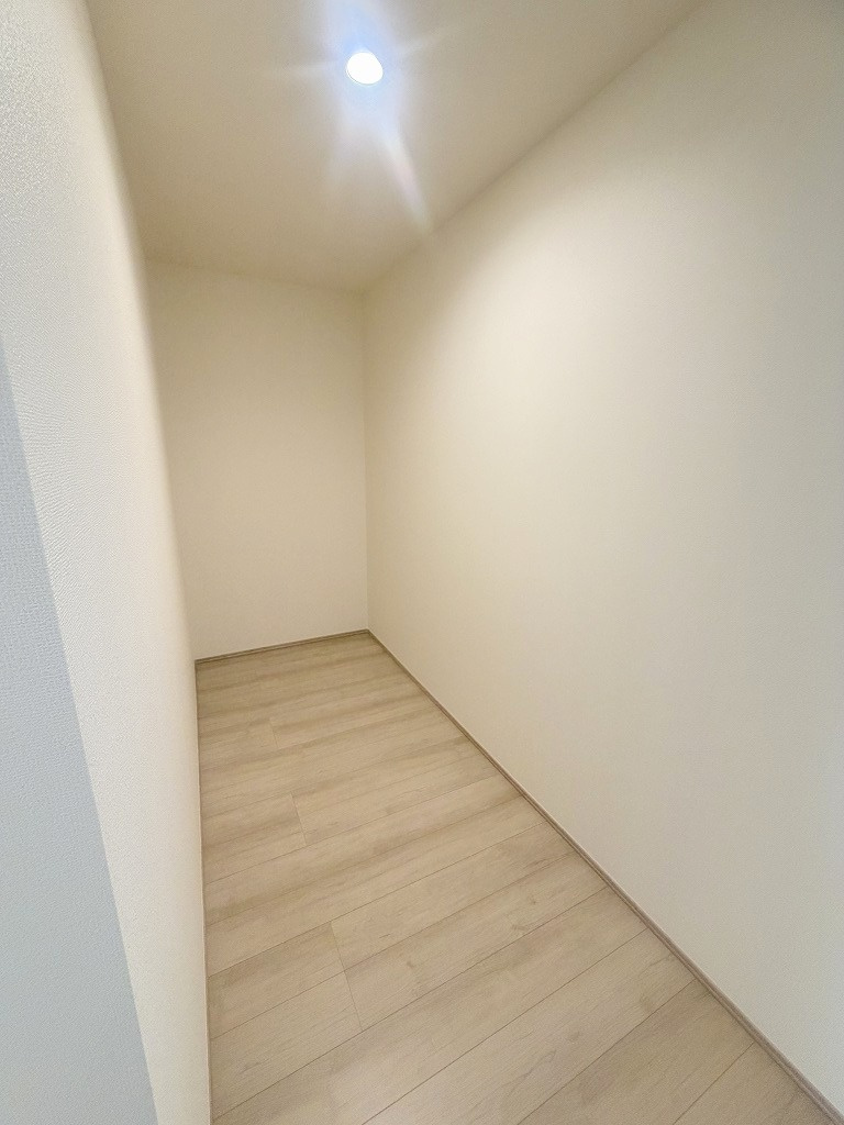吉川市道庭1丁目　新築戸建　全1棟の収納|キッチン裏には広々としたパントリーが付いています