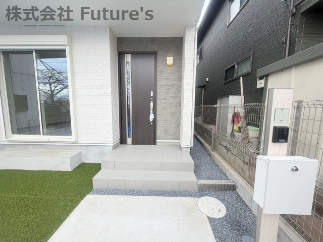 吉川市道庭1丁目　新築戸建　全1棟のエントランス|玄関アプローチ