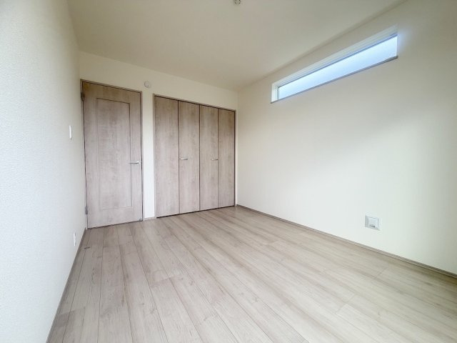 吉川市道庭1丁目　新築戸建　全1棟の洋室|クローゼット付きの洋室6帖