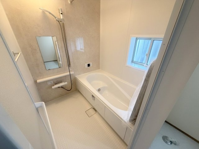 吉川市道庭1丁目　新築戸建　全1棟の浴室|追焚・浴室乾燥機が付いた快適な一坪バス