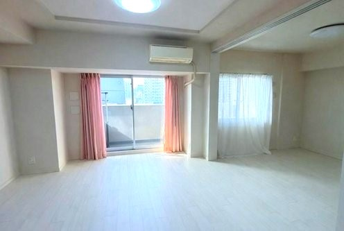 エスリード城東中央　8階の居間・リビング