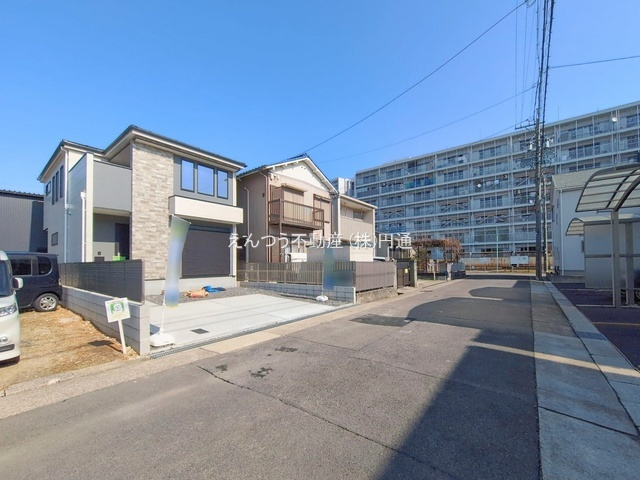kEIAI GRACE天子田2期の前面道路含む現地写真