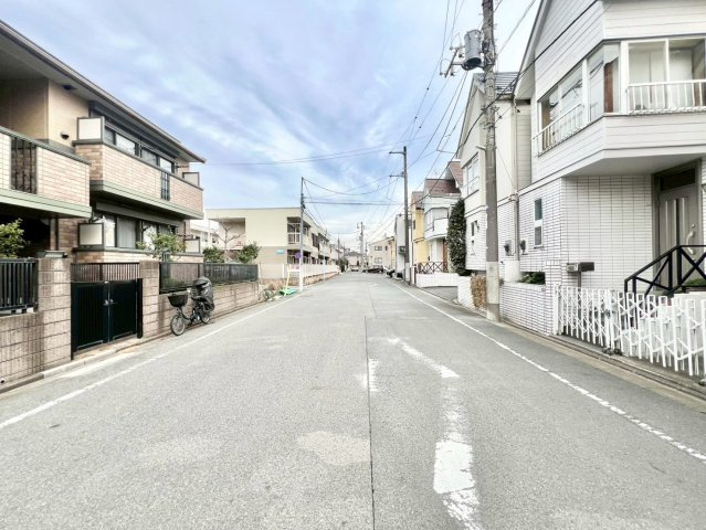 杉並区今川1丁目　中古戸建の前面道路含む現地写真|2026.02.27撮影

現地ご見学希望・資料請求などお気軽にお問い合わせ下さい！
03-5990-5201