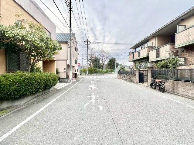 杉並区今川1丁目　中古戸建の前面道路含む現地写真|2026.02.27撮影

現地ご見学希望・資料請求などお気軽にお問い合わせ下さい！
03-5990-5201
