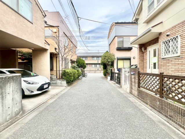 杉並区今川1丁目　中古戸建の前面道路含む現地写真|2026.02.27撮影

現地ご見学希望・資料請求などお気軽にお問い合わせ下さい！
03-5990-5201