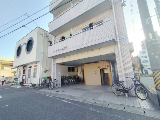 ハートイン山之手の駐車場