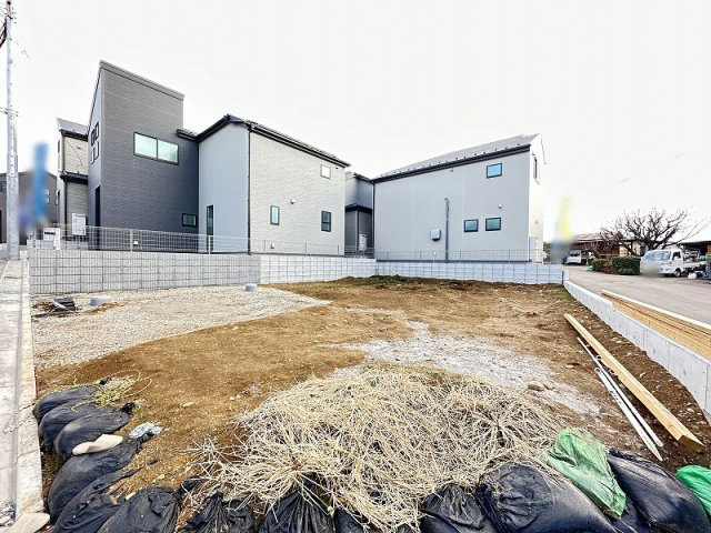 【外観】 | 清瀬市下宿2丁目　建築条件付売地　全19区画　(志木本店) | 現地（2026年2月）撮影／開放感あふれる角地。全19棟の開発分譲地内。