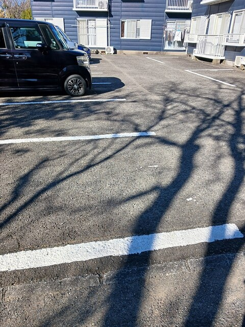 ｒｏｏｍ．三々五々　Ａの駐車場|駐車場