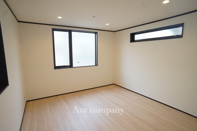 【内装】 | 東大阪市花園東町2丁目 | 【1階：納戸約6帖】