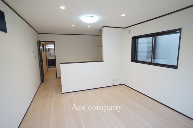 【内装】 | 東大阪市花園東町2丁目 | 【1階：納戸約6帖】階段下収納あり♪収納内に床下収納も付いています♪