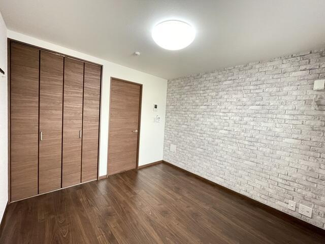 カノープス南大井Ａの居間・リビング|照明付きのお部屋です