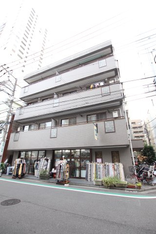 パル・イーストの外観