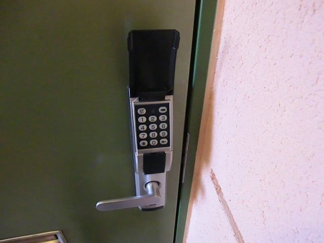 アンボワーズのセキュリティ|玄関ドアのセキュリティはテンキーです！