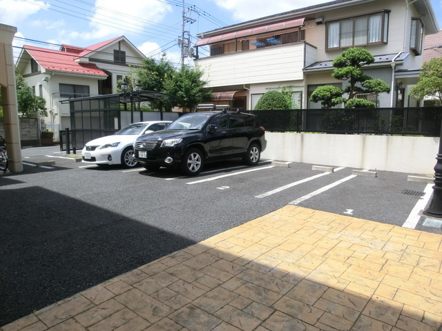 アンボワーズの駐車場|敷地内駐車場あります！