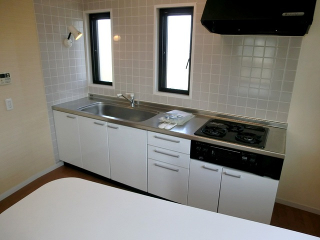 アンボワーズのキッチン|三口ガスコンロ付きのキッチンです！