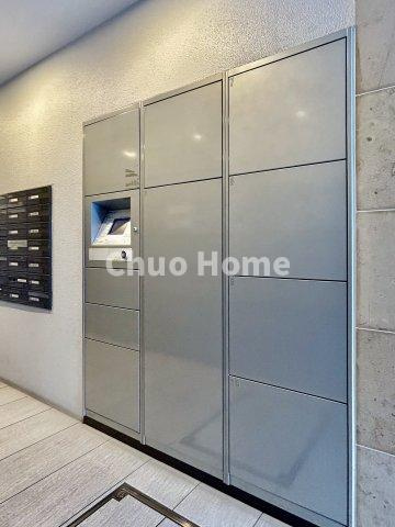 ライオンズ墨田アーバンマークスの設備|【宅配ボックス】在宅時・不在時に関わらず、居住者の代わりに非対面で宅配物を受け取ってくれる便利な設備です。わかりやすくご説明致しますので見学時にはお部屋だけではなく共用部分もぜひチェックしてください。