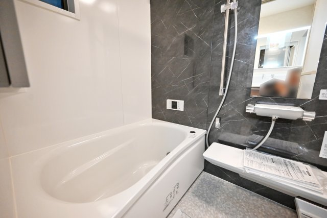 尼崎市大庄北5丁目新築一戸建ての浴室|足を伸ばしてゆっくりできる広さの浴室は、一日の疲れを癒してくれます。