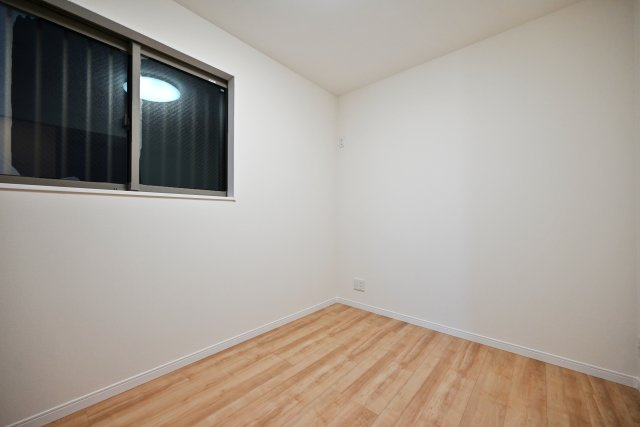 尼崎市大庄北5丁目新築一戸建ての洋室|1階洋室4.2帖。