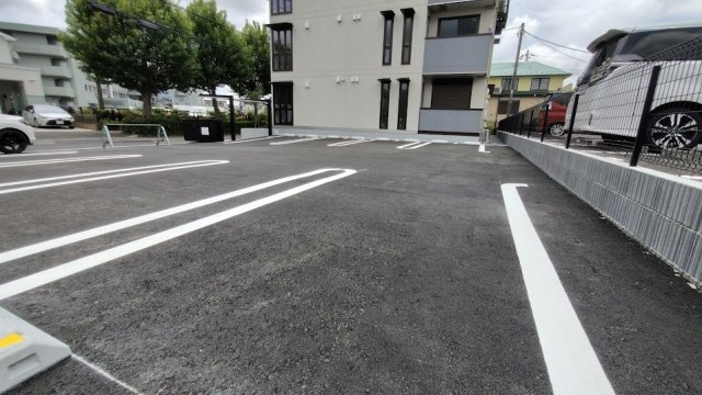 レーヴ・ウェル松代の駐車場