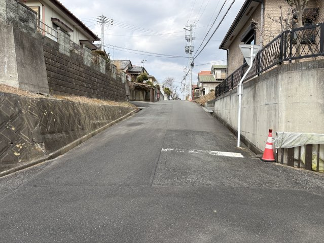 勿来町四沢作田 中古一戸建ての前面道路含む現地写真