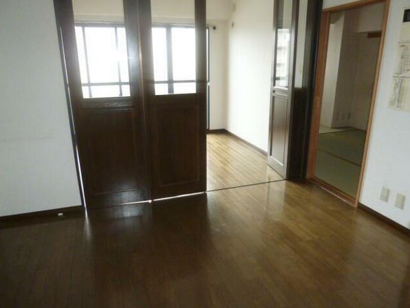 ラルゴ蕨の内装