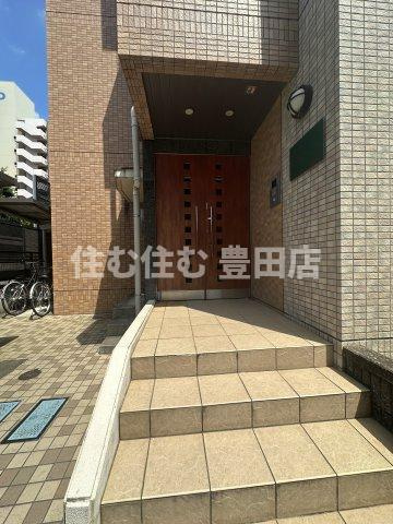 レジデンスウインド山の手のエントランス
