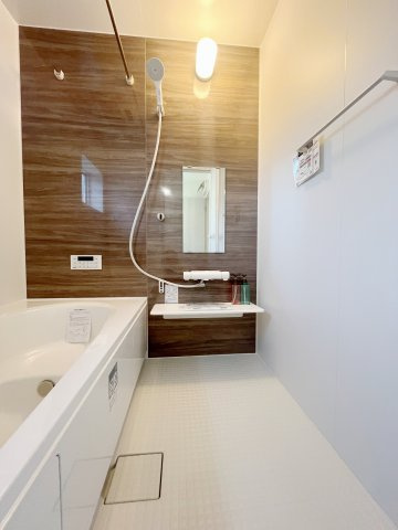 新築戸建・新築建売　福島市蓬莱6丁目第2　蓬莱東小・蓬莱中の浴室|浴室乾燥機付きのバスルームは事前に浴室内を温めておけるのでヒートショックの不安を軽減！