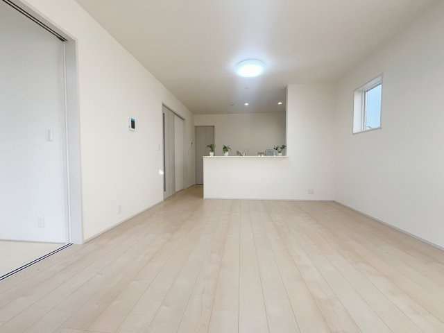 新築戸建・新築建売　福島市蓬莱6丁目第2　蓬莱東小・蓬莱中の居間・リビング|対面キッチンなので食事の配膳や片付けも楽々♪会話も弾むリビングダイニングキッチンです！