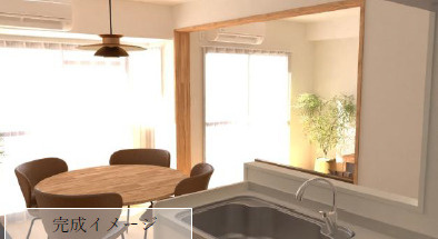 セザール東大宮のキッチン|南東向きの陽光が心地よいLDK 。大切なペットと寛げる明るい住空間へフルリノベ予定です。対面キッチンからはリビングが見渡せ、家族や愛犬との会話も弾みます。是非現地で陽当りをご体感ください。