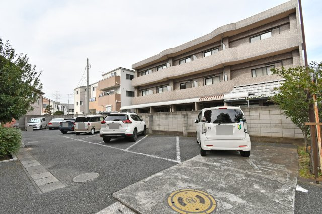 セザール東大宮の駐車場