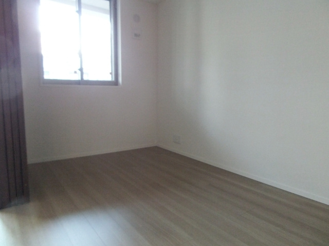 プラウド王子本町ディアージュの寝室|5帖の洋室です！