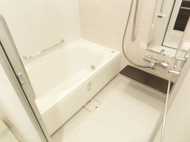 プラウド王子本町ディアージュの浴室|追焚き機能付きの広々バスルームです！