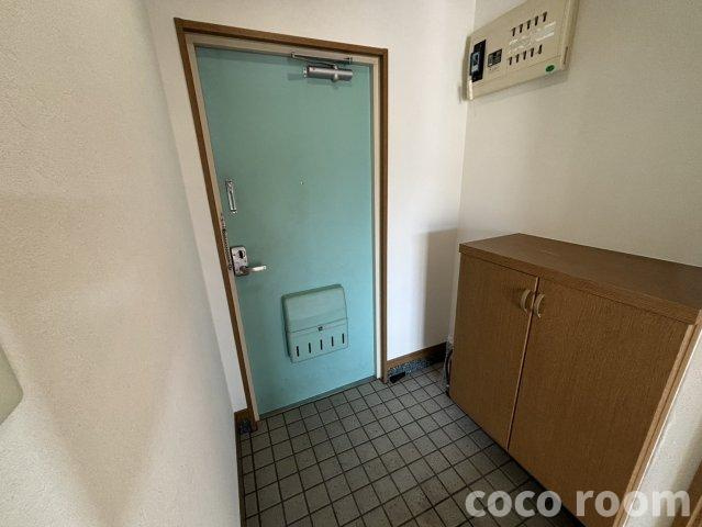 蓬莱ビルの玄関