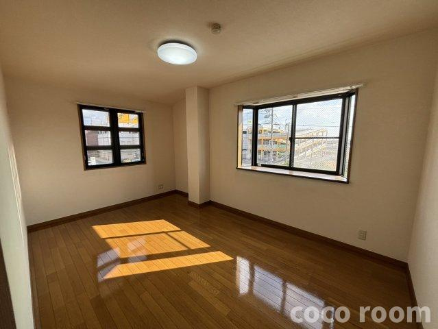 蓬莱ビルの洋室