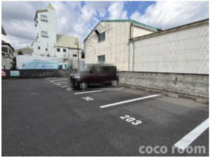 蓬莱ビルの駐車場