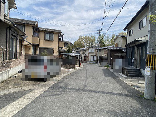 　衣笠鏡石町中古戸建の前面道路含む現地写真