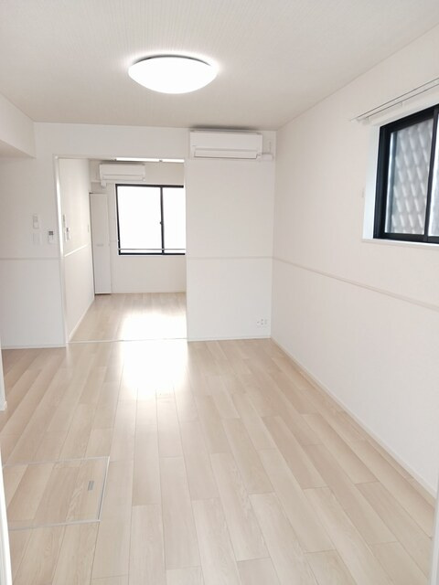 ハリーズコートＢの居間・リビング|居室・リビング