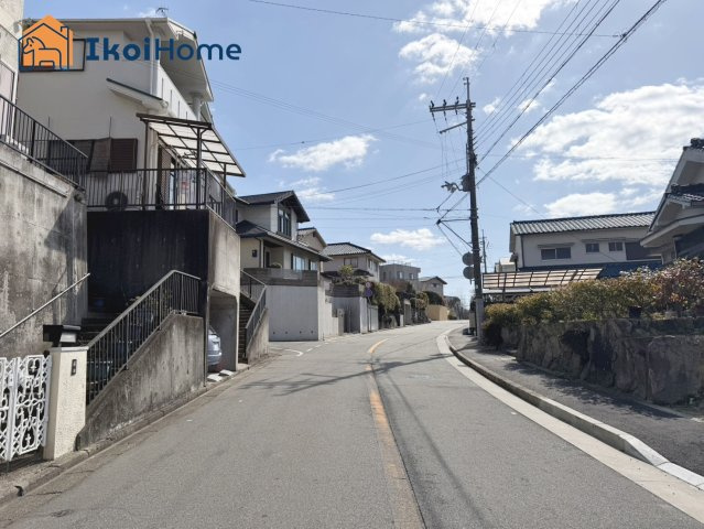 明石市大久保町山手台１丁目 A号地　土地の前面道路含む現地写真|●年中無休：当日予約可●前面道路広々約7.9ｍ！近くには公園もございますので子育て環境充実！